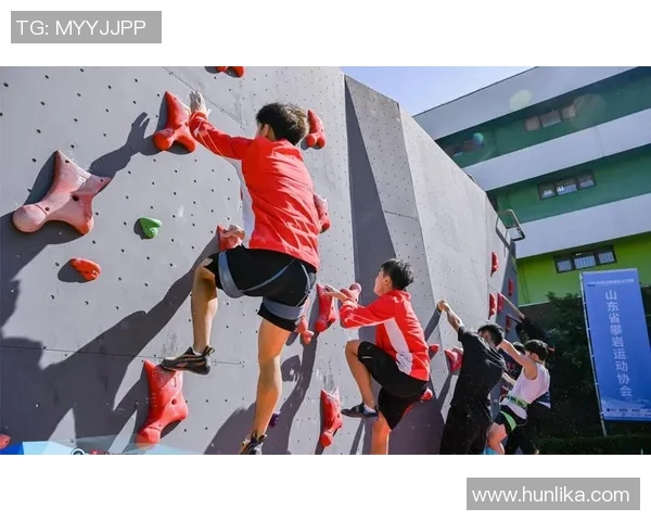 城市马拉松回顾:深圳攀岩队展现灵活性与团队协作的精彩瞬间 城市马拉松回顾:深圳攀岩队展现灵活性与团队协作的精彩瞬间