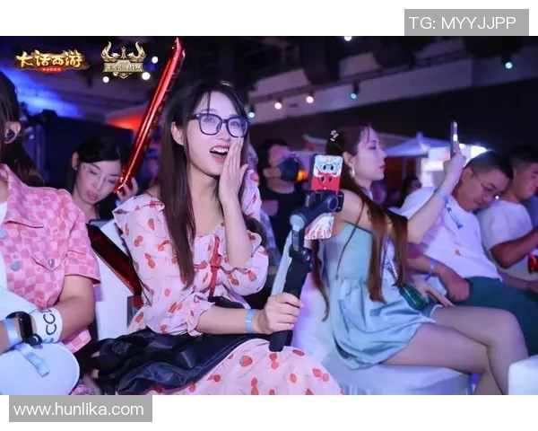 足球明星与美女展开激烈对决谁能赢得比赛的荣耀与心动瞬间 足球明星与美女展开激烈对决谁能赢得比赛的荣耀与心动瞬间